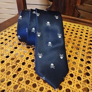 Silk Tie With Skull & Crossbones Print